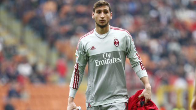 Gianluigi Donnarumma đang có những màn trình diễn ấn tượng dù chỉ mới 17 tuổi. Ảnh: Daily Mail.