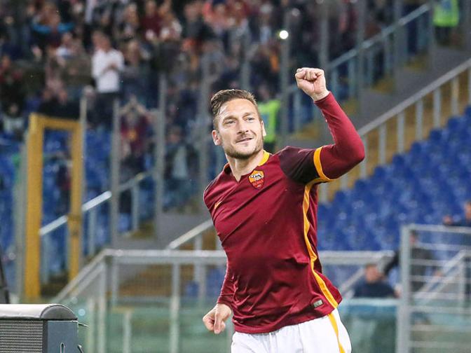 Francesco Totti đang ở đoạn cuối của con đường bóng đá tại thành Rome. Ảnh: Daily Mail.