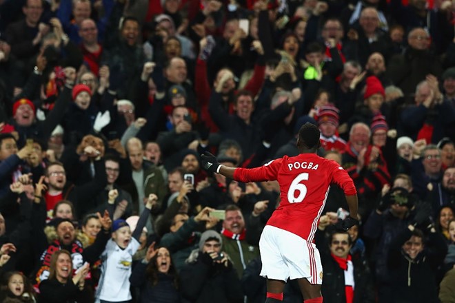 Sau khởi đầu có phần chậm chạp, Pogba đang dần lấy lại phong độ đỉnh cao như khi còn khoác áo Juventus. Ngoài 4 bàn thắng, 3 đường kiến tạo, dấu ấn của Pogba trong lối chơi của MU là vô cùng đậm nét. Tiền vệ sinh năm 1993 vừa khiến người hâm mộ phát cuồng với cú đánh đầu ấn định chiến thắng 2-1 cho "Quỷ đỏ" trong cuộc tiếp đón Middlesbrough ở vòng 19 giải Ngoại hạng.