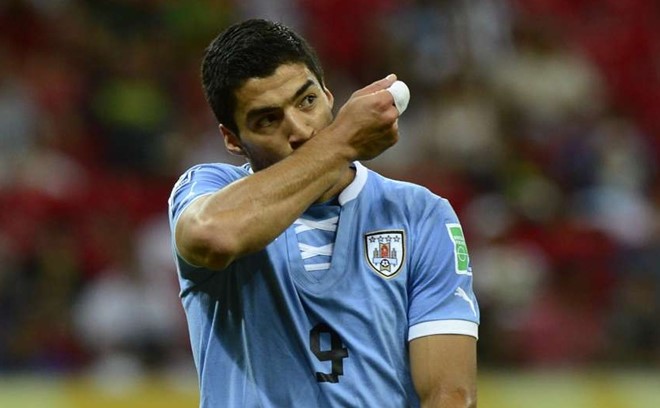 5. Trở thành chân sút vĩ đại nhất lịch sử Uruguay: Ghi hai bàn trong chiến thắng hủy diệt 8-0 của Uruguay trước Tahiti ở Confederations Cup 2013, Luis Suarez chính thức vượt qua Diego Forlan để trở thành cây săn bàn số một trong lịch sử đất nước này.