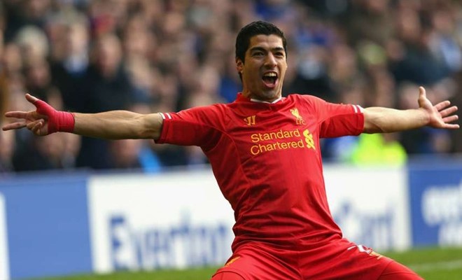 6. Bùng nổ trong mùa bóng cuối cùng: 31 bàn thắng sau 33 trận đấu ở Premier League là con số không tưởng với một tiền đạo đã để lỡ phần đầu của mùa giải vì án treo giò 4 tháng của FIFA. Tuy nhiên, một mình Suarez cũng không thể đưa Liverpool tới danh hiệu Ngoại hạng Anh đầu tiên kể từ năm 1990.