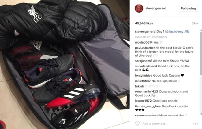 Bức ảnh được huyền thoại của The Kop đăng tải trên mạng xã hội Instagram nhân dịp anh trở lại Liverpool với tư cách huấn luyện viên Học viện đào tạo bóng đá trẻ.