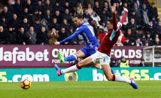 Với đẳng cấp vượt trội, Chelsea dễ dàng nắm giữ thế trận ngay sau tiếng còi khai cuộc. Ảnh: Daily Mail.