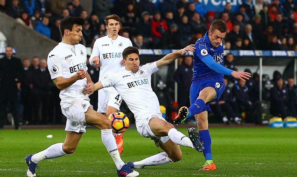 Thế nhưng trong một ngày thi đấu thiếu sắc, Jamie Vardy và các đồng đội đã không thể một lần xuyên thủng mành lưới đối phương. Ảnh: Daily Mail.