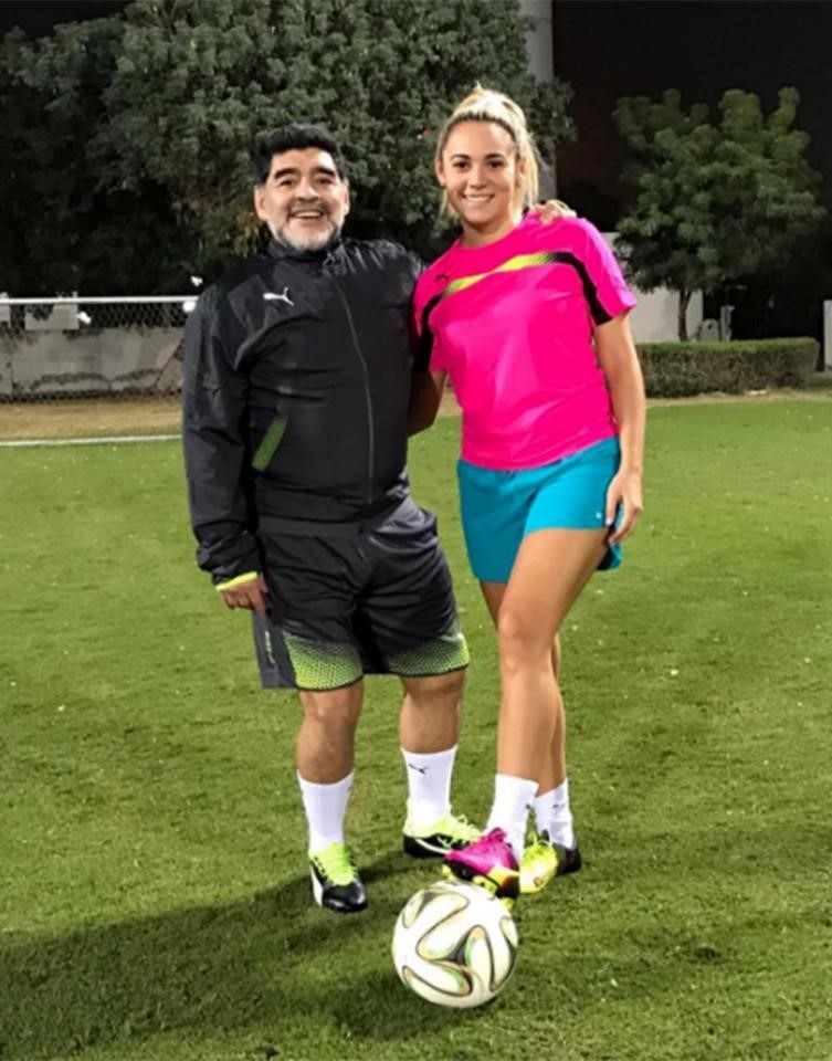 Maradona và Rocio đính hôn vào ngày 14/2/2014 sau khi hẹn hò 13 tháng.