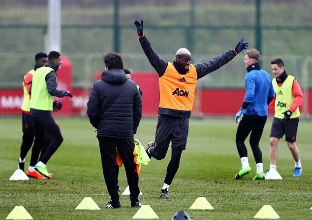 Ngoài ra, sân Old Trafford còn chứng kiến màn đối đầu thú vị giữa Paul Pogba và anh trai ruột Florentin Pogba.