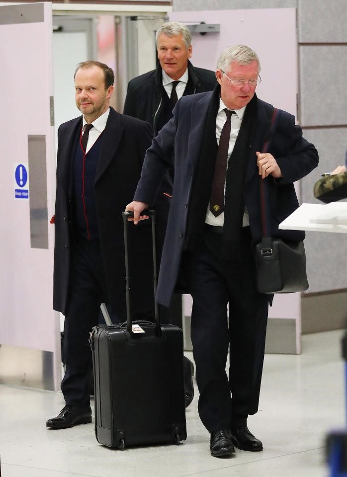 Huyền thoại Sir Alex Ferguson cũng sang Pháp để dự khán trận đấu của đội nhà. Đi cạnh ông là Phó chủ tịch Ed Woodward.