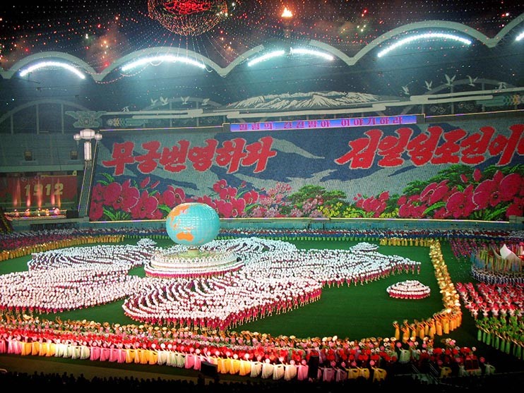 SVĐ May Day thường được dùng cho những buổi diễu hành quân sự.