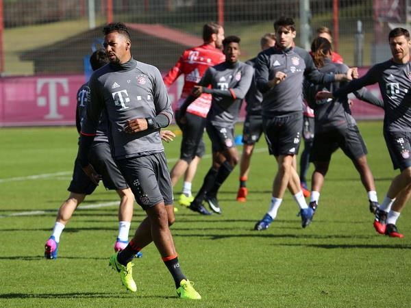 Boateng đã trở lại luyện tập và sẽ có mặt tại những vòng đấu tới. Ảnh: Fcb.de.