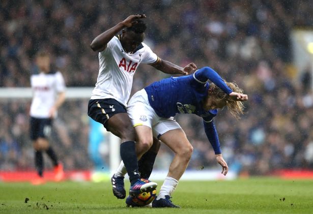 Wanyama là "buồng phổi" của Tottenham.