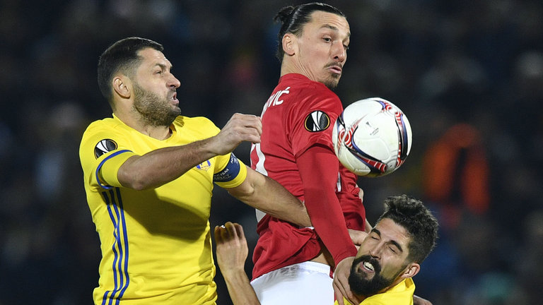 Chỉ Europa League là không đủ với người hâm mộ Man United. Ảnh: Daily Mail.