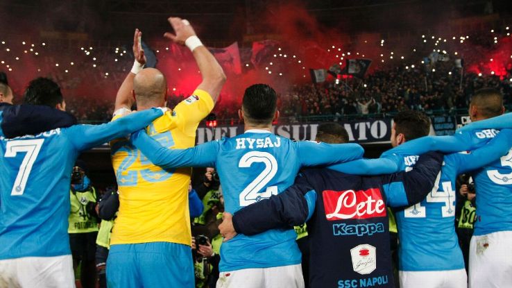 Sự cuồng nhiệt từ người hâm mộ là động lức lớn cho các chàng trai Napoli. Ảnh: Italian football.
