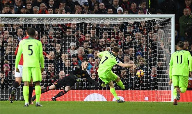 M.U bị trọng tài trọng tài Michael Oliver thổi phạt đền trong cả 3 trận trước đó.