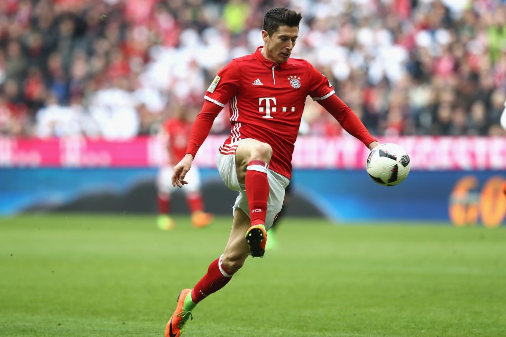 Robert Lewandowski (Bayern, 7 bàn): Anh sẽ là đối thủ trực tiếp của Lionel Messi cạnh tranh danh hiệu vua phá lưới Champions League mùa này. Anh cùng đồng đội giành quyền vào tứ kết sau chiến thắng chung cuộc 10-2 trước Arsenal.