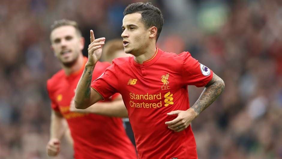 1. Philippe Coutinho (Inter sang Liverpool): Đầu quân cho Liverpool với giá 8,5 triệu bảng trong kỳ chuyển nhượng hè 2013, Coutinho nhanh chóng thích nghi với môi trường bóng đá Anh và trở thành trụ cột không thể thay thế trong đội hình "Lữ đoàn đỏ". Tháng 1/2017, tiền vệ người Brazil chính thức gia hạn hợp đồng để trở thành cầu thủ có thu nhập cao nhất sân Anfield (150.000 bảng mỗi tuần).