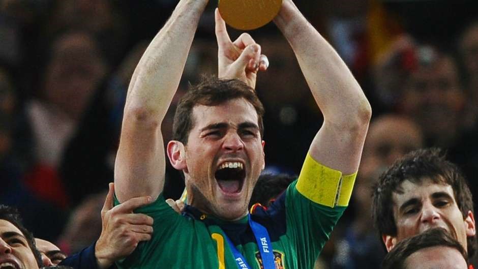 2. Iker Casillas (Tây Ban Nha - 167 trận): Có cho mình những vinh quang cao quý nhất ở cả cấp độ CLB lẫn tuyển quốc gia nhưng thủ môn huyền thoại của La Roja đang dần phải nhường vị trí cho người kế nhiệm David De Gea vì lý do tuổi tác và phong độ.