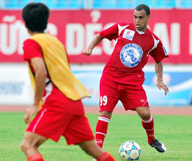 Denilson là ngôi sao bóng đá Thế giới duy nhất từng chơi bóng ở V-League cho đến lúc này.