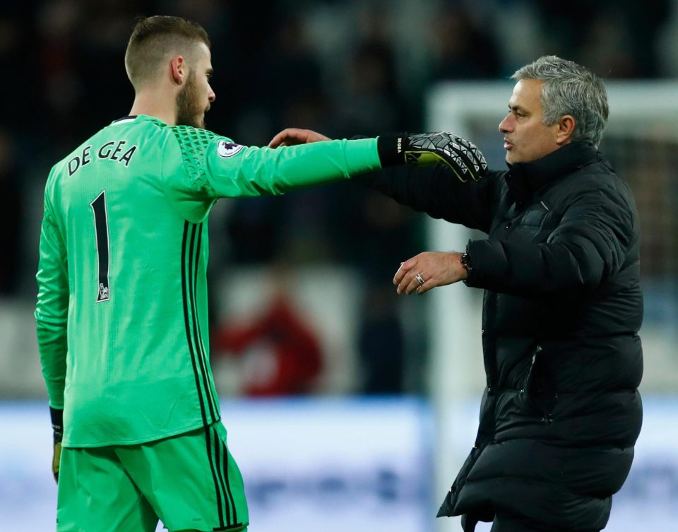 Thông tin càng trở nên có cơ sở khi HLV Jose Mourinho đã không điền tên thủ thành người Tây Ban Nha vào danh sách thi đấu trận lượt về tứ kết gặp Anderlecht hồi giữa tuần. Ảnh: Mirror.