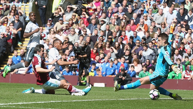 Trận này MU thắng 2-0 nhờ Martial và Rooney. Sau pha lập công của sao trẻ người Pháp, MU sẽ mất thêm cho Monaco 8,5 triệu bảng vì Martial đã đạt cột mốc 25 bàn.