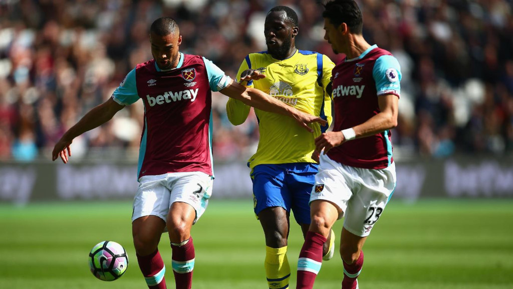 West Ham United 0-0 Everton: Tính riêng trong màu áo Everton, đây là lần đầu tiên Romelu Lukaku không thể ghi bàn vào lưới West Ham. Tiền đạo người Bỉ đã ghi bàn trong cả 9 trận gần nhất gặp The Hammers.