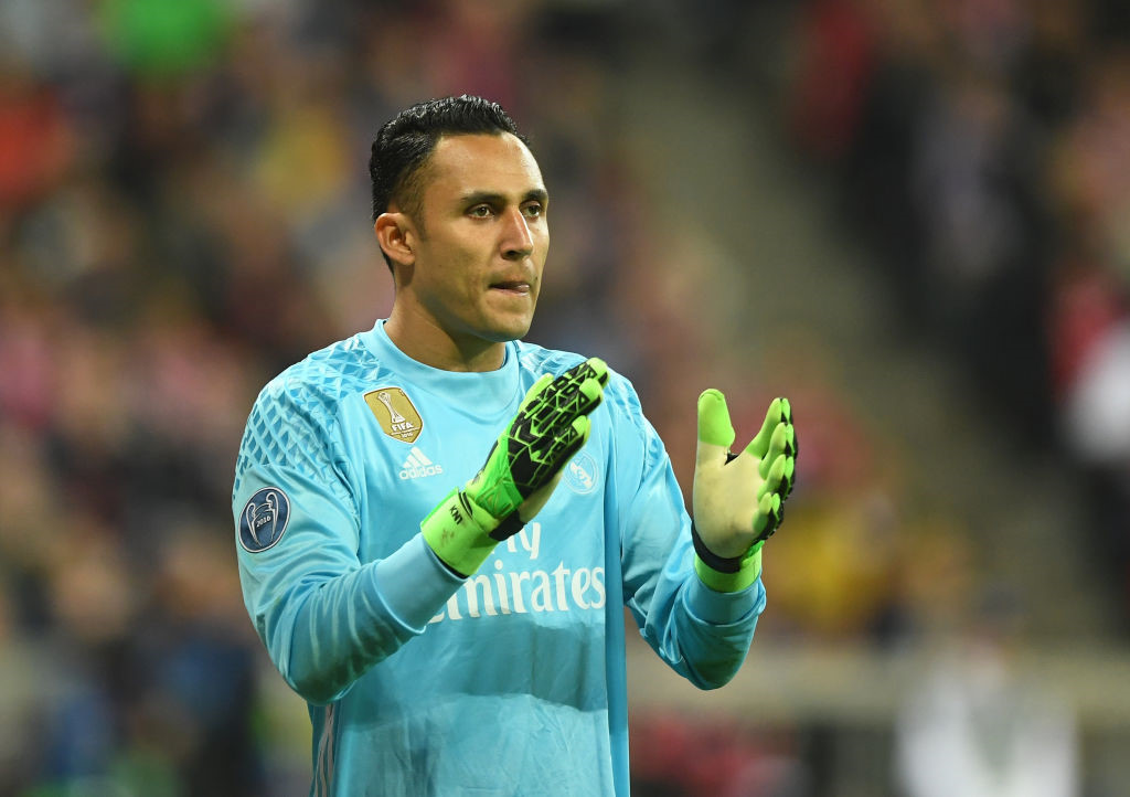 Keylor Navas (thủ môn): Ban lãnh đạo Real đánh giá thủ môn người Costa Rica mắc nhiều sai lầm khiến đội bóng phải nhận những bàn thua ngớ ngẩn. Anh đang nhận được sự quan tâm từ phía câu lạc bộ Lazio của Italy. Trong khi đó, Real Madrid đang nỗ lực tìm cách đưa David de Gea về sân Bernabeu để thế chỗ của Keylor Navas.