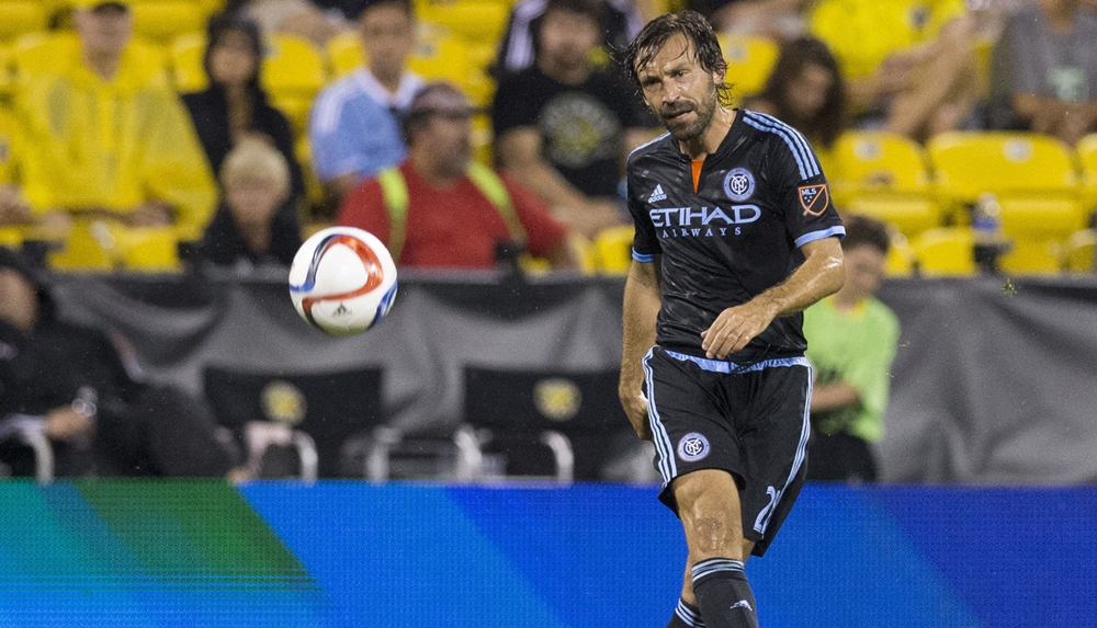 10. Andrea Pirlo - New York City: Không có từ ngữ nào đủ tốt để diễn đạt về tài năng của Andrea Pirlo. Dưới quan điểm của Goal, Pirlo đơn giản là quarterback tuyệt vời nhất. Cựu ngôi sao AC Milan, Juventus có kỹ năng điều khiển bóng tuyệt vời, nhãn quan tinh tế và sự điềm tĩnh đáng kinh ngạc. Hơn hết, những quả đá phạt mang thương hiệu của tiền vệ người ý luôn là nỗi khiếp sợ của mọi thủ thành.