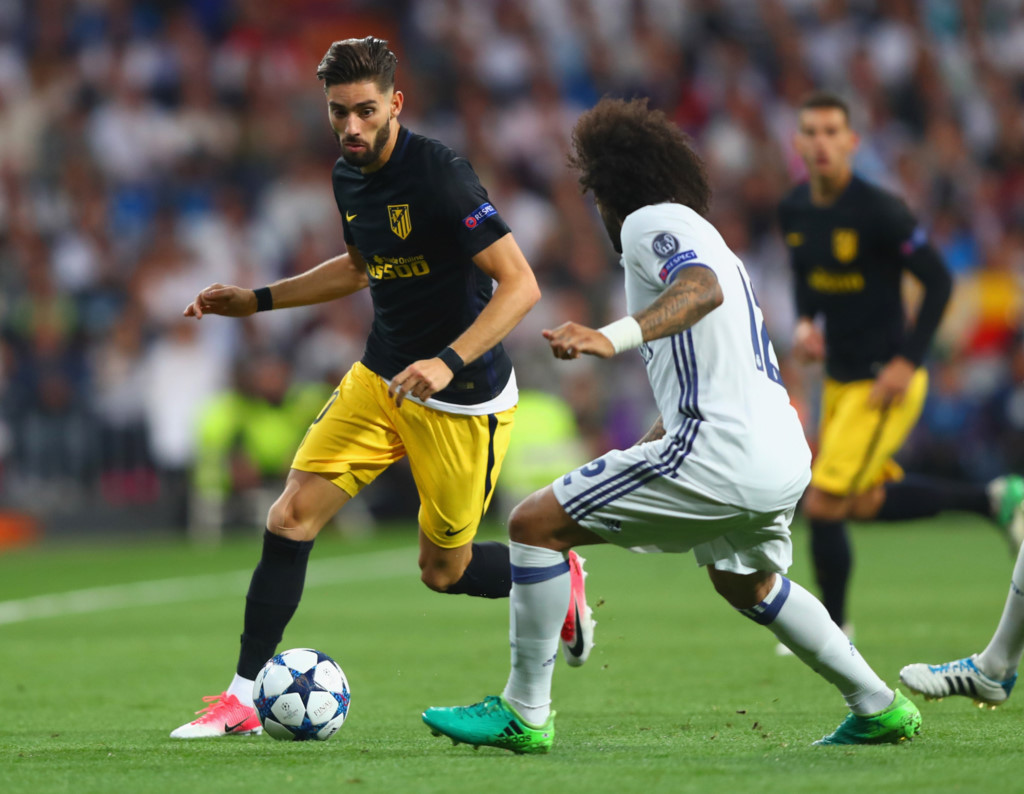 1 - Không một cầu thủ nào của Atletico thực hiện thành công nhiều hơn 1 pha qua người trước đối thủ cùng thành phố. Carrasco, Filipe Luis, Koke, Nicolas Gaitan, tất cả đều chỉ có duy nhất 1 lần vượt qua được cầu thủ phòng ngự bên phía Real.