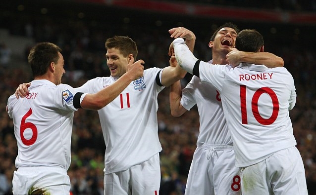Bên kia chiến tuyến là đội hình các ngôi sao của Carrick bao gồm các cựu tuyển thủ Anh như Steven Gerrard, Frank Lampard, Michael Owen, John Terry và Jamie Carragher,...