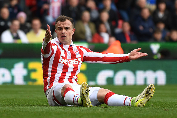 1. Stoke City (5): Trong đội hình có đến 5 cầu thủ từng giành danh hiệu Champions League nhưng Stoke vẫn chỉ đứng ở nửa dưới bảng xếp hạng Premier League. 5 nhà cựu vô địch châu Âu mà HLV Mark Hughes đang sở hữu gồm Xherdan Shaqiri (Bayern - 2013), Marko Arnautovic (Inter - 2010), Marc Muniesa (Barcelona - 2009), Ibrahim Afellay (Barca - 2011), và Bojan Krkic (Barca - 2009, 2011).