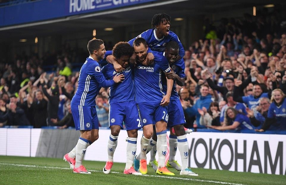 48 - Nếu Chelsea thắng 2 trận cuối, họ sẽ đạt 48 điểm tại Stamford Bridge mùa này, gấp đôi số điểm từng giành được trong toàn bộ mùa 2015/16 (24).