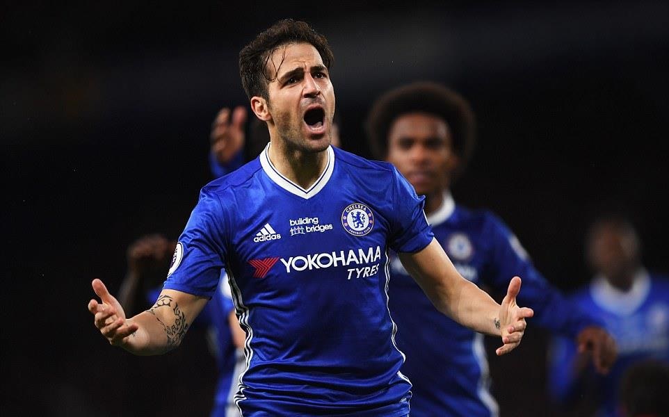 48 - Chỉ có hai nhà vô địch Premier League đã giành được tỷ lệ giành điểm cao nhất trên sân khách. Chelsea đã đạt 48,3% số điểm của mình khi rời xa Stamford Bridge. Chelsea vô địch mùa 2004/05 giành 50,5% số điểm, còn ở mùa 2001/02, Arsenal đã giành được 54% điểm trên sân khách.