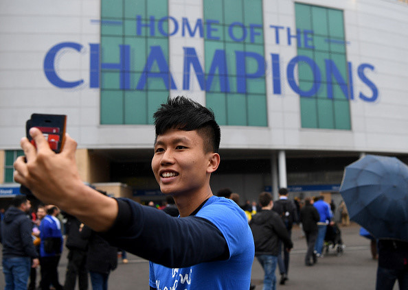 Dòng chữ này nhanh chóng trở thành địa điểm selfie ưa thích của các cổ động viên The Blues.