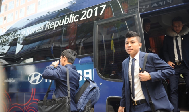 Tập thể U20 Việt Nam là đội bảng E có mặt sớm nhất tại thành phố Cheonan để chuẩn bị cho vòng bảng. Ảnh: Tùng Lê.