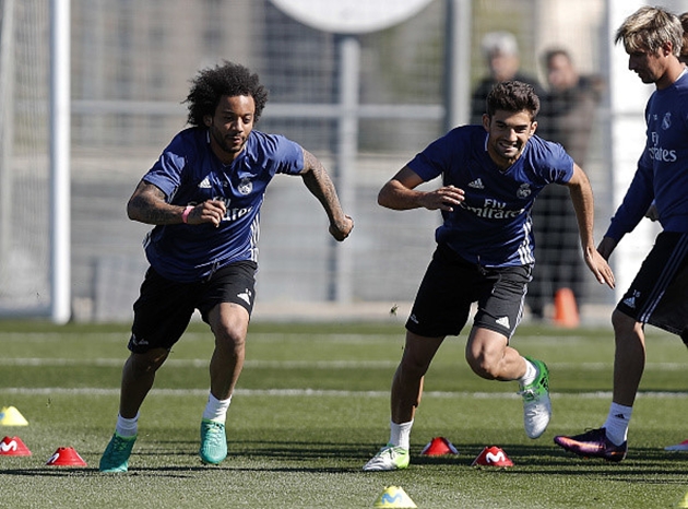 Trong chuyến hành quân đến Malaga trong trận đấu cuối cùng ở La Liga mùa giải này, HLV Zinedine Zidane đã cho triệu tập cậu con trai Enzo Fernández. Tiền vệ sinh năm 1995 từng ra mắt đội 1 Real Madrid ở trận đấu với Cultural Leonessa ở vòng 1/8 cúp Nhà Vua Tây Ban Nha hồi tháng 12/2016 và đóng góp 1 bàn thắng.