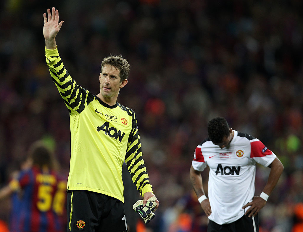 Thủ môn Edwin Van der Sar: Trận chung kết tại Wembley cũng là lần cuối cùng người hâm mộ được chứng kiến huyền thoại người Hà Lan bay nhảy trong khung gỗ. Anh quyết định rời xa bóng đá để dành thời gian chăm sóc gia đình, đặc biệt là cô vợ vừa trải qua cơn đột quỵ suýt mất mạng.