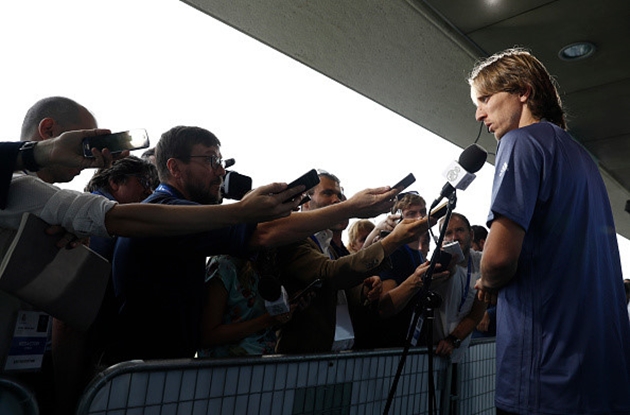 Trong khi đó, tiền vệ Luka Modric cho hay: "Chúng tôi sẵn sàng cho chung kết. Toàn đội gắn kết và chiến đấu đến cùng. Mọi người nói nhiều đến hàng phòng ngự Juve, nhưng Real Madrid có vũ khí riêng. Chúng tôi ghi bàn mỗi trận, và điều đó giúp toàn đội tự tin."