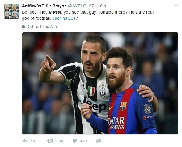 Bonucci nói với Messi: "Này cậu, thấy Ronaldo ở xa xa kia không. Anh ấy là vị chúa của bóng đá đấy".