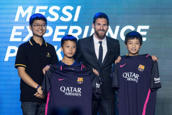 Messi trong buổi họp báo ra mắt dự án mang tên mình.