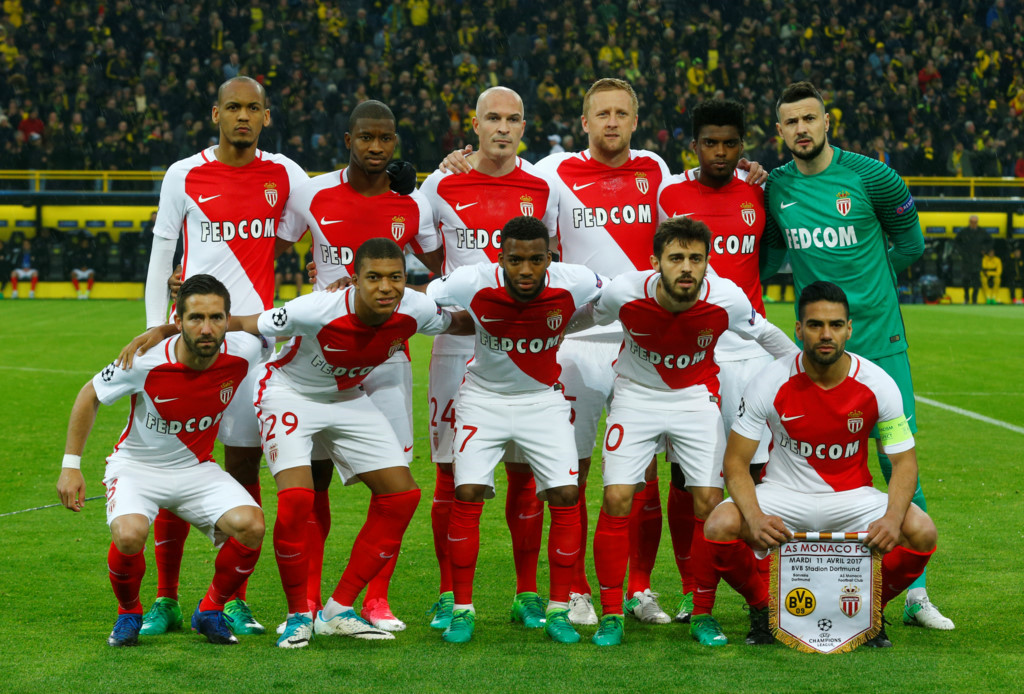 Bernardo Silva (thứ 2 từ phải sang, hàng dưới) đã cập bến Manchester City với giá xấp xỉ 40 triệu bảng.