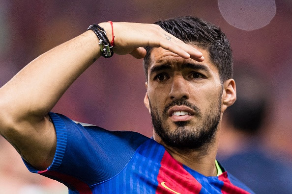 Tiền đạo Luis Suarez: Ngay cả khi không có phong độ cao nhất, Suarez vẫn là mối nguy hiểm với mọi hàng phòng ngự. Anh cùng Paco Alcacer sẽ thay nhau đá cao nhất trên hàng công Blaugrana mùa tới.