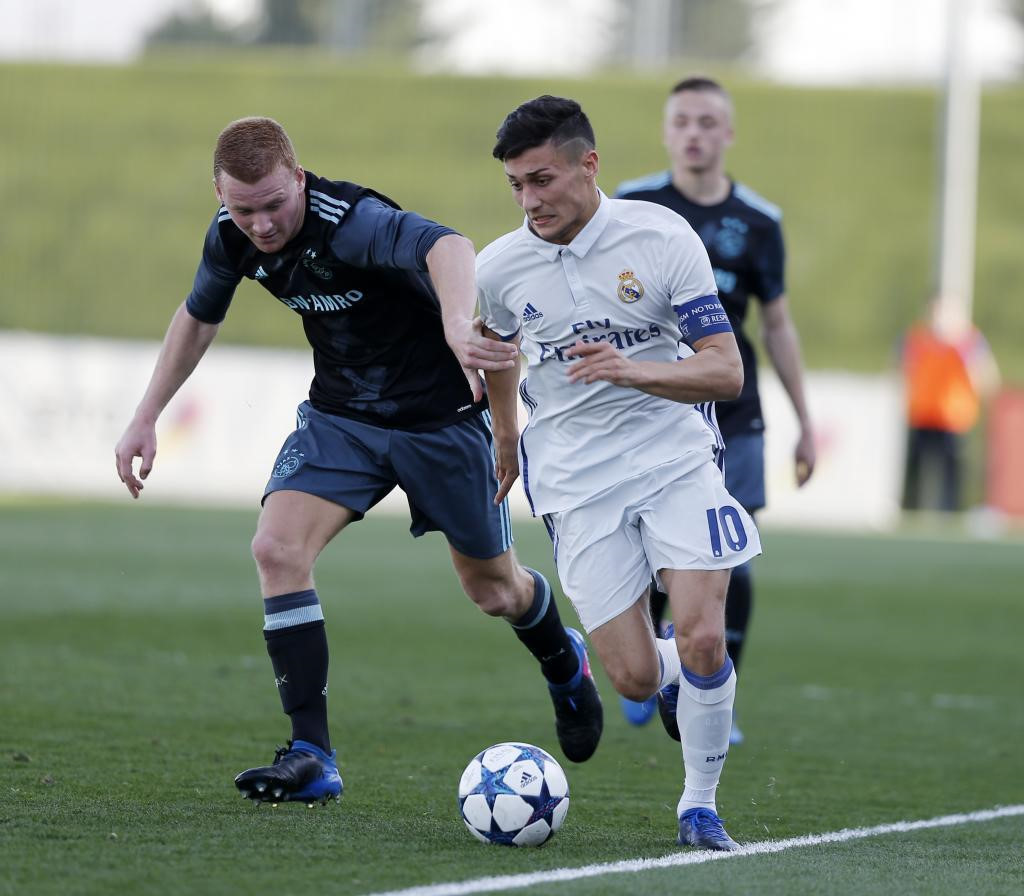 Oscar Rodriguez (19 tuổi): Thể hiện màn trình diễn ấn tượng trong màu áo Juvenil A dưới sự dẫn dắt của huấn luyện viên Guti với cú ăn ba mùa vừa qua, anh nhận được sự quan tâm của một vài câu lạc bộ ở Premier League. Thủ quân của Juvenil A có 8 năm tập luyện và thi đấu cho các đội trẻ Real Madrid. Tiền vệ tấn công này mới bước sang tuổi 19 hôm thứ tư vừa qua.