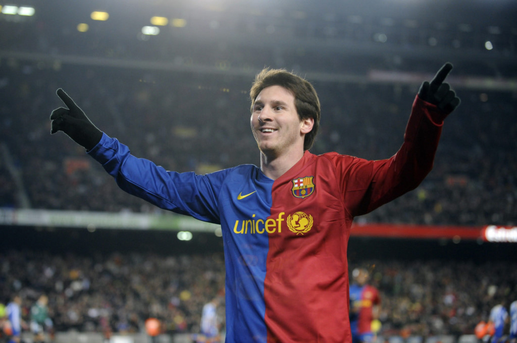 5. Tháng 7 năm 2008: Messi trở thành ngôi sao số một tại Nou Camp sau khi Ronaldinho chuyển sang khoác áo AC Milan. Trước tình hình ấy, BLĐ Barca buộc phải ngồi lại để thảo ra mức đãi ngộ mới dành cho M10. Theo đó, mức lương của siêu sao người Argentina tiếp tục được nâng lên 8,5 triệu euro/năm.