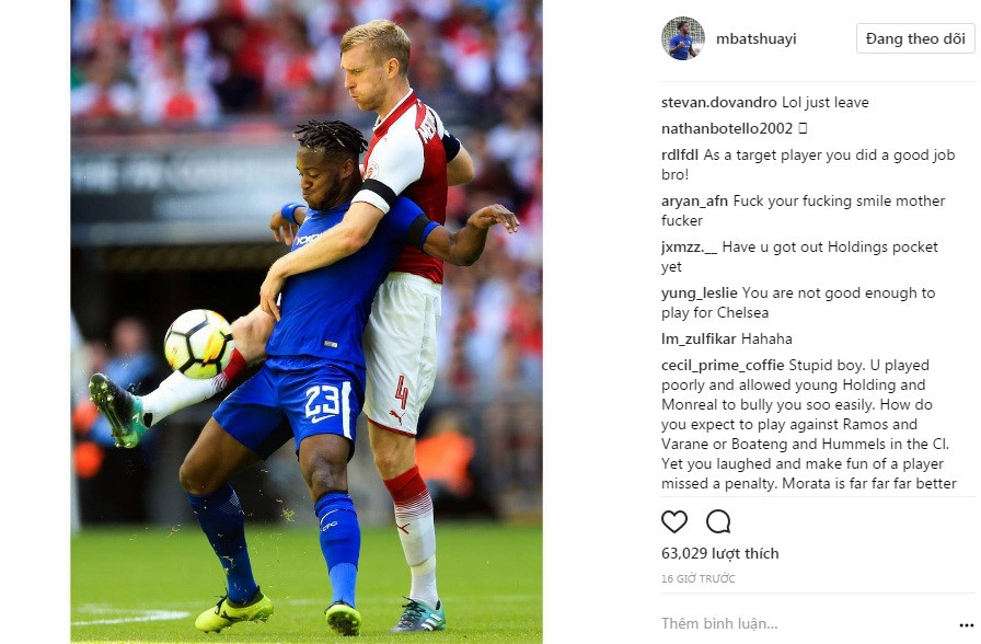 Chưa dừng ở đó, Batshuayi còn bị chỉ trích khi không tạo ra dấu ấn nào trước hai trung vệ non kinh nghiệm là Holding và Monreal. Nhiều người đặt câu hỏi rằng liệu Batshuayi sẽ chơi thế nào ở Champions League nếu đối đầu với những cầu thủ tầm cỡ như Ramos hay Varane.