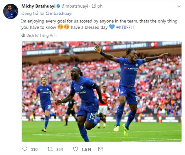 Vài phút sau, Batshuayi tiếp tục đăng tải một bức hình ăn mừng bàn thắng cùng Moses với chú thích: "Tôi hạnh phúc với mọi bàn thắng ghi cho đội nhà dù là của bất kỳ ai. Đó là điều duy nhất các bạn nên hiểu."