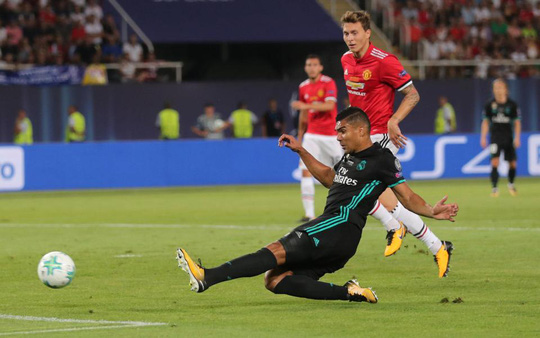 Casemiro bị HLV Mourinho tố việt vị khi ghi bàn.