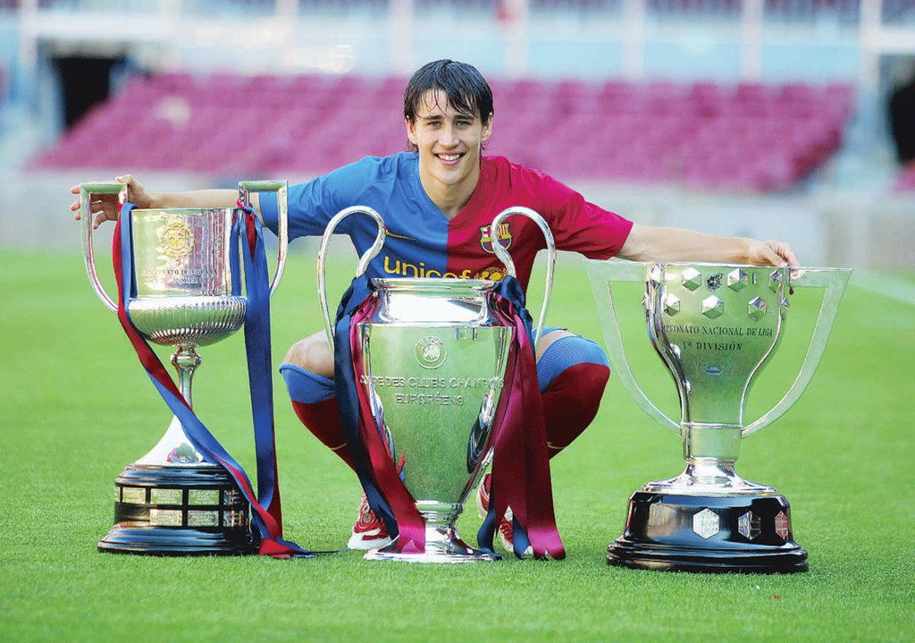 2. Bojan Krkic (Barcelona, 2009 và 2011): Thần đồng bóng đá một thời từng có 163 lần ra sân trong màu áo đội một Barcelona, ghi 41 bàn và giành 10 danh hiệu lớn nhỏ. Sau đó, anh liên tục thi đấu tại Roma, Milan, Ajax theo dạng cho mượn nhưng đều không thành công.