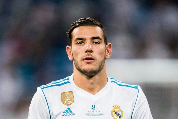 Hậu vệ trái Theo Hernandez (Real Madrid): Được cả Real và Barca theo đuổi nhưng em trai của Lucas Hernandez đã lựa chọn Bernabeu làm bến đỗ tiếp theo để phát triển sự nghiệp.