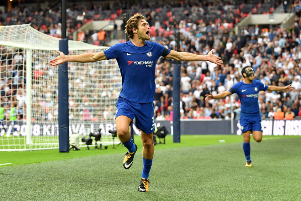Marcos Alonso (hậu vệ, Chelsea): Anh là cầu thủ Chelsea thi đấu hay nhất Premier League sau 3 vòng đầu tiên. Tuyển thủ người Tây Ban Nha lập cú đúp để giúp “The Blues” giành chiến thắng quan trọng 2-1 trước đối thủ cùng thành phố London là Tottenham.