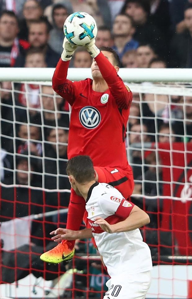 Trận đấu giữa Stuttgart và Wolfsburg ở vòng 4 Bundesliga, diễn ra hôm thứ bảy 16/9 đã chứng kiến chấn thương kinh hoàng của thủ quân Christian Gentner bên phía chủ nhà Stuttgart.