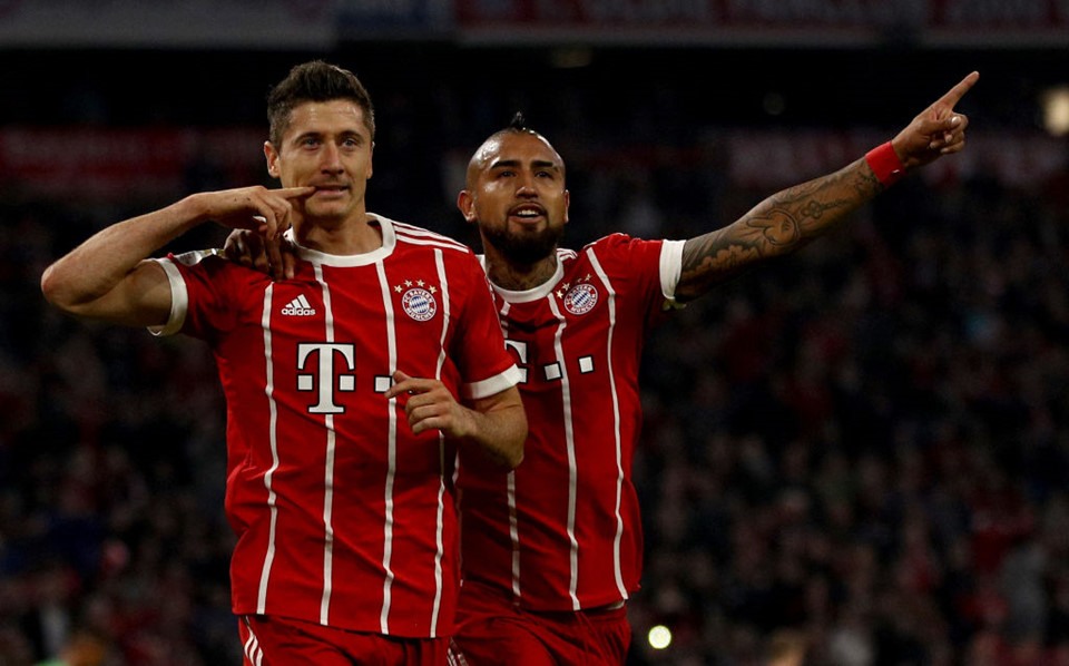 Tuy nhiên, Bayern Munich bất ngờ thi đấu không thành công tại Bundesliga khi chỉ có trận hòa Wolfsburg 2-2 cuối tuần qua. Đội bóng do huấn luyện viên Carlo Ancelotit dẫn dắt để Dortmund vượt mặt trên bảng xếp hạng với khoảng cách 3 điểm. Chạm trán đối thủ đang có phong độ cao là PSG, đương kim vô địch nước Đức phải cẩn trọng mới có thể giành trọn 3 điểm trên sân Công viên các Hoàng tử.